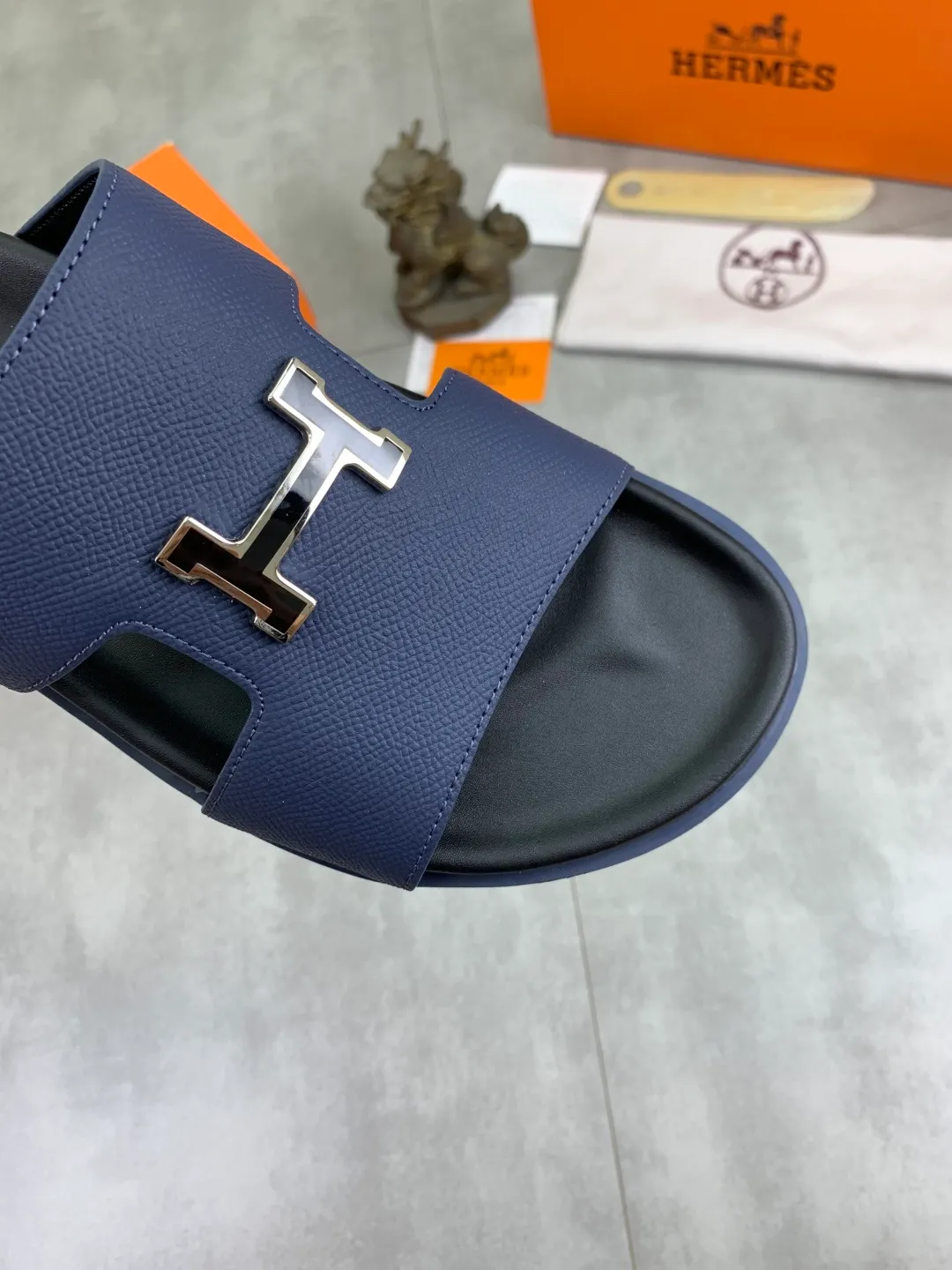 Men's shoes 💰P440 New [HERMES] high-end quality new Hermès slippers, made of imported calfskin, wear-resistant and non-slip rubber outsole. Fashionable and elegant code number: 39-44 (38 45 46 customized)